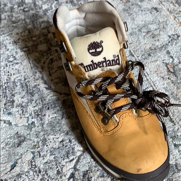 Hiking boots - Picture 2 of 3